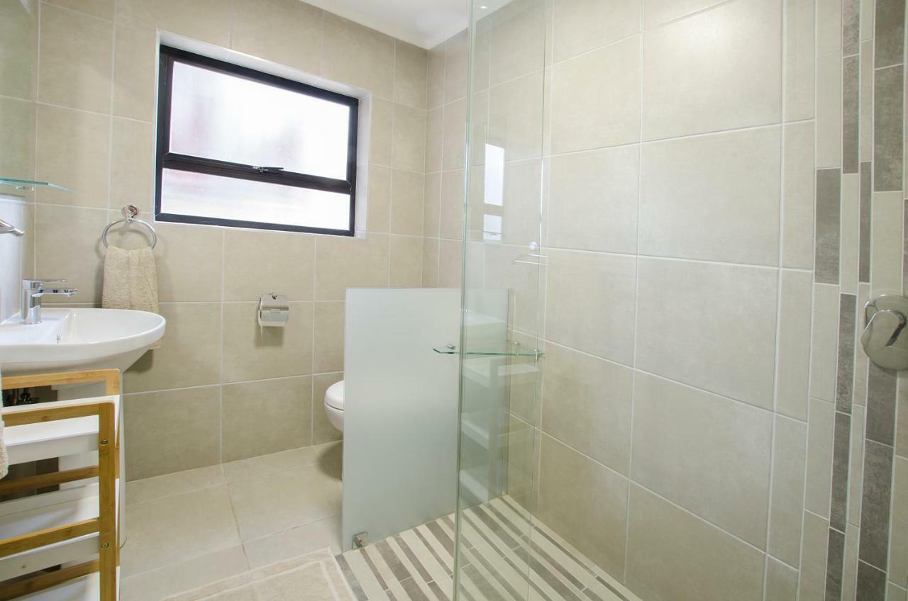 Herolds Bay Accommodation - Hiers Ons Weer Downstairs Экстерьер фото