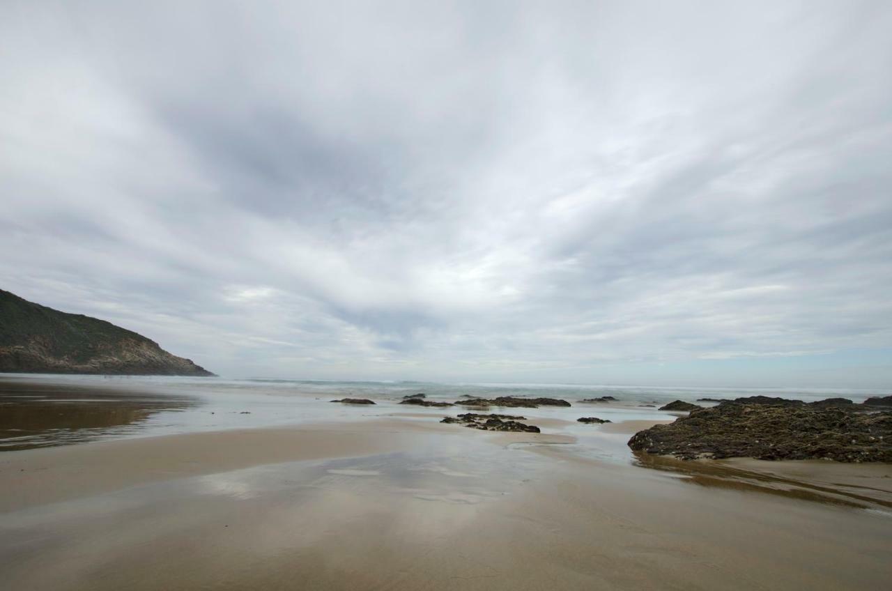 Herolds Bay Accommodation - Hiers Ons Weer Downstairs Экстерьер фото